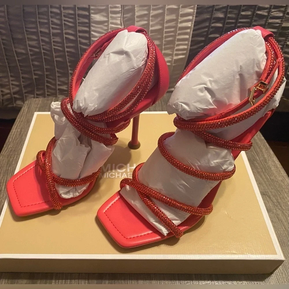 NEW- MICHAEL MICHAEL KORS
Imani Embellished Scuba Faux Leather Sandal. Size 8.5. - Picture 4 of 6